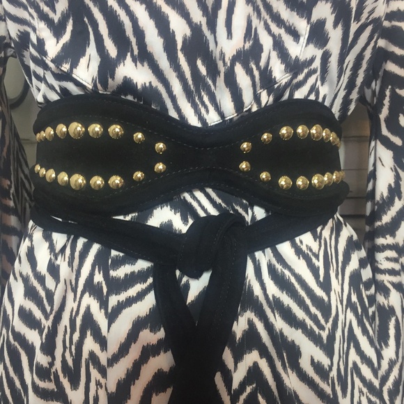 Beautiful, Light, Versatile Tunic - an easy 'go to' for looking fabulous! - Picture 6 of 10
